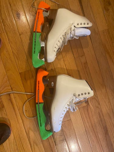 Used Riedell Size 6 Figure Skates