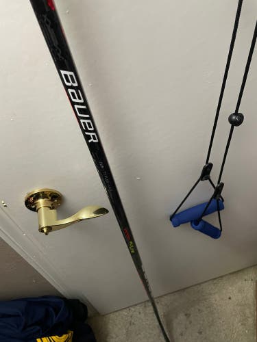 New Right Handed P28  Vapor FlyLite Hockey Stick