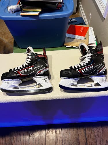 CCM hockey skates FT490