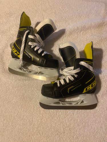 CCM Hockey Super Tacks 9350 Youth Ice Hockey Skates, Size 10 D Width