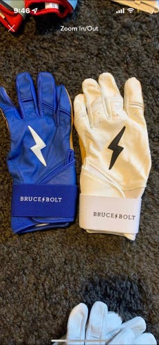 Pair of Xl Bruce bolt batting gloves