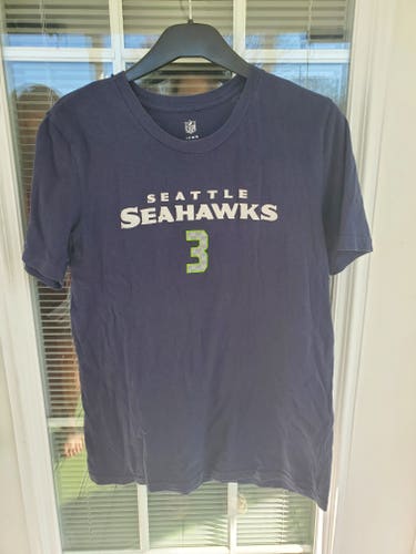 Seattle Seahawks #3 short sleeve shirt. Size large (14/16). GUC.