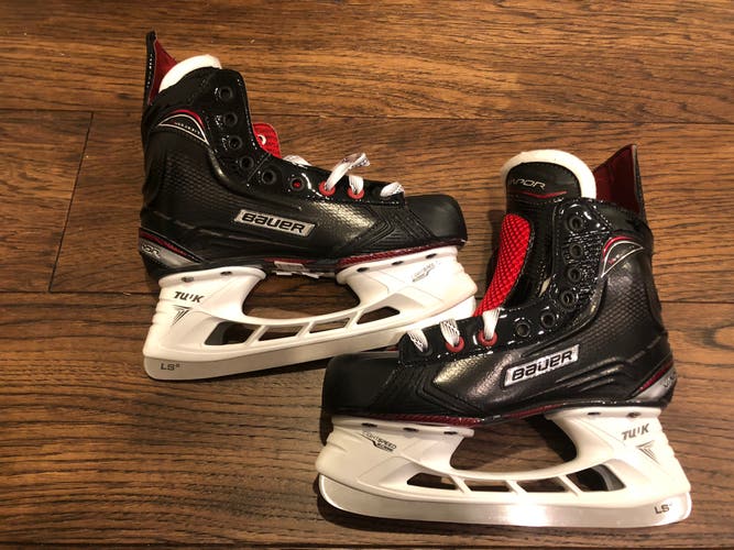 Junior New Bauer Vapor X Velocity Hockey Skates Regular Width Size 4