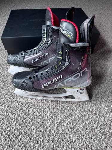 Used Bauer Fit 1 Width Size 8 Vapor Hyperlite Hockey Skates