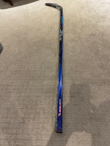Intermediate Right Handed P28 Nexus Sync Hockey Stick