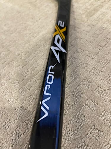 Intermediate Right Handed PM9 Vapor APX2 Hockey Stick