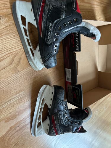 Used Bauer Regular Width Size 12 Vapor 2X Hockey Skates
