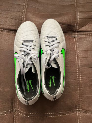 Green New Size 9.5 (Women's 10.5) Nike Hypervenoms Cleats