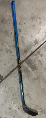 Senior Right Handed P28  Nexus Sync Hockey Stick