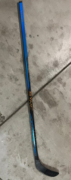 Senior Right Handed P28 Nexus Sync Hockey Stick