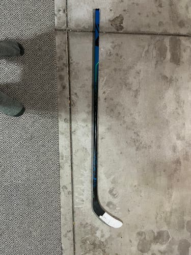 Senior Right Handed P28  Nexus Geo Hockey Stick