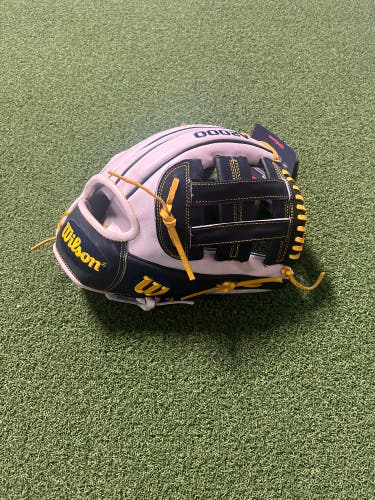 Wilson Infield 11.5" A2000 Baseball Glove