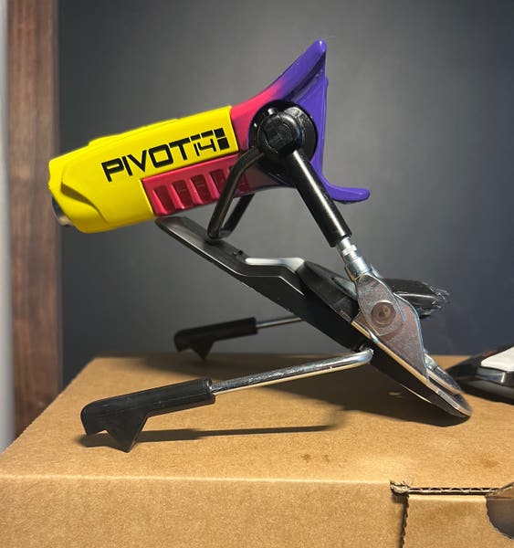 New Look Pivot 14 Gripwalk | SidelineSwap | Buy and Sell on