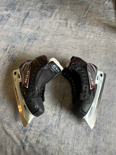 New CCM Regular Width  Size 9.5 Jetspeed ft460 Hockey Goalie Skates