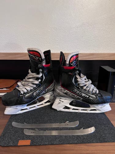 Used Bauer Regular Width  Size 6.5 Vapor 3X Hockey Skates