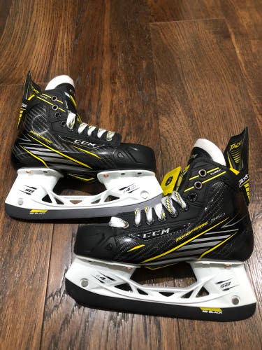 Junior New CCM Super Tacks Hockey Skates Extra Wide Width Size 4