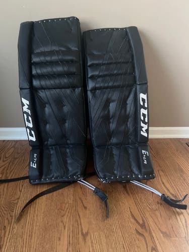 Intermediate CCM Goalie Leg Pads 31+1 Black