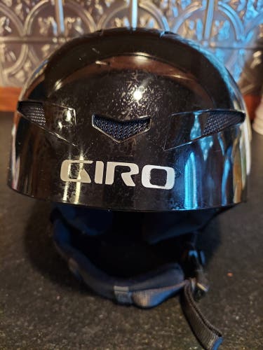 GIRO Youth Recruit Ski/Snowboard Helmet (Black, Stickers, Goggle Holder, Size M)