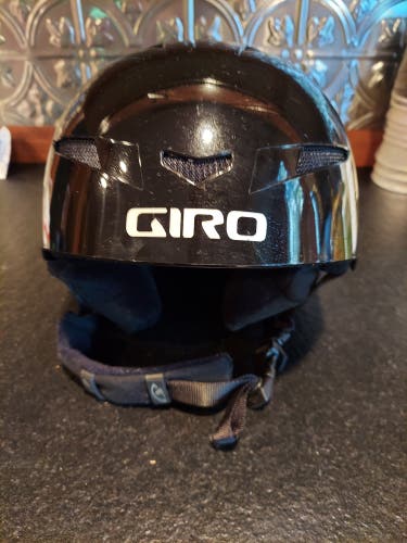 GIRO Youth Recruit Ski/Snowboard Helmet (Black, Stickers, Goggle Holder, Size M)