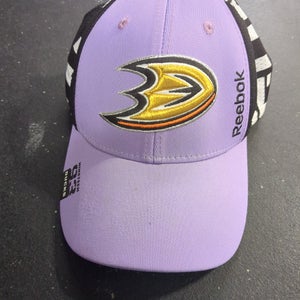 Anaheim Ducks Used Men's Small / Medium Reebok Hat Hockey Fights Cancer