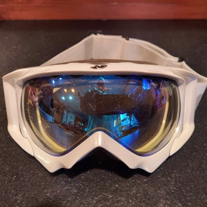 Used GIRO Youth Ski/Snowboard Goggles (White)