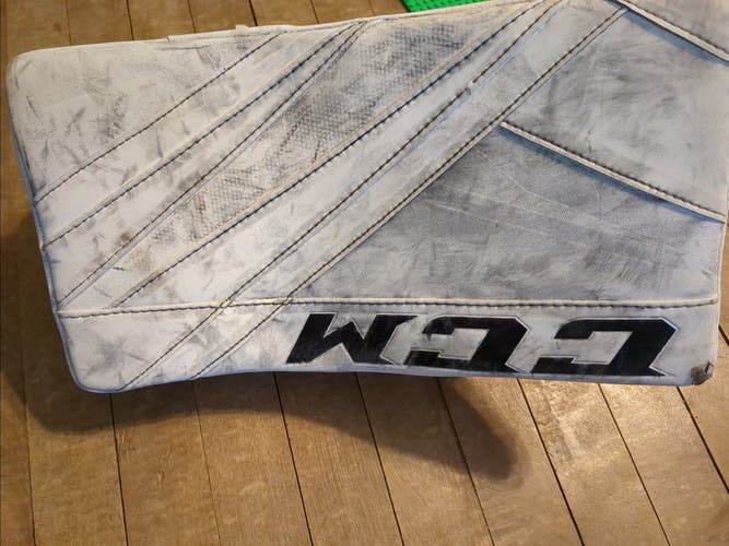 Used CCM Regular EFlex 5 Blocker