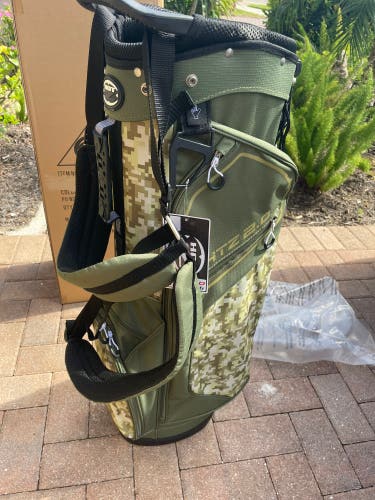 Hot Z golf stand bag in camo green NEW !!!!