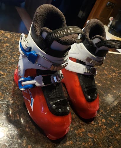 Kid's NORDICA FIRE ARROW TEAM 2 Ski Boots SIZE 12.5 /MONDO 19.0 *PRE-OWNED* Washed/Clean