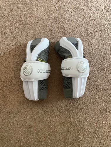 Used Medium Maverik Rome Arm Pads