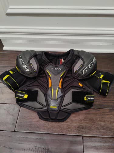 Junior Large CCM Tacks 9080 Shoulder Pads