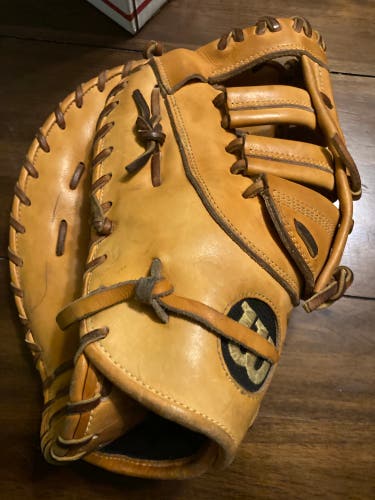 Used First Base 12" A2000 Baseball Glove
