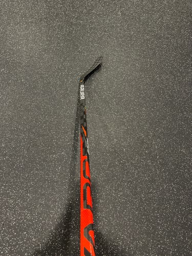 Senior Right Handed P92 Pro Stock Vapor FlyLite Hockey Stick
