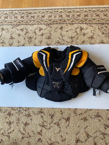 Used Medium Vaughn Velocity V6 Goalie Chest Protector