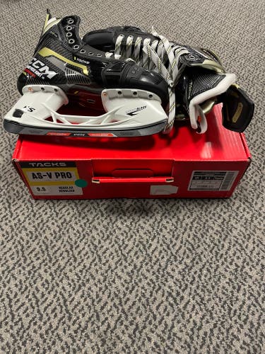 CCM Tacks AS-V Pro size 9.5 regular width skate