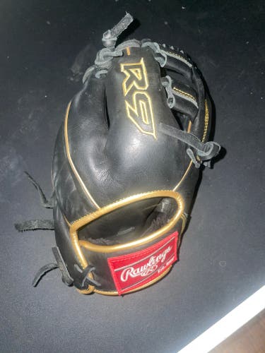 Used Right Hand Throw 9.5" R9 Baseball Glove