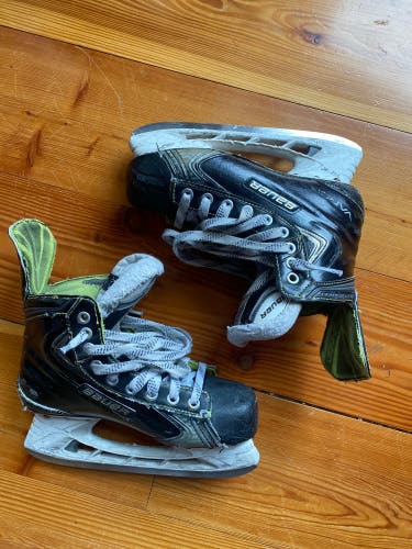 Used Bauer Regular Width Size 5.5 Vapor X100 LE Hockey Skates