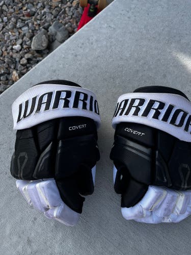 Warrior Covert QRE 30 hockey gloves