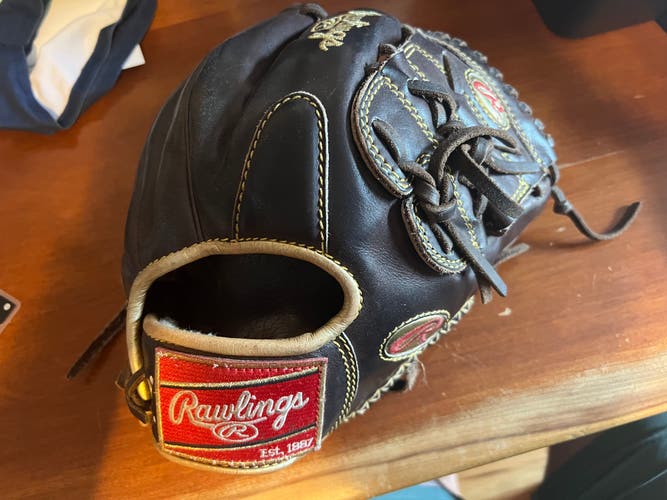 Used Rawlings Right Hand Throw Pitcher's Gold Glove Baseball Glove 11.75"