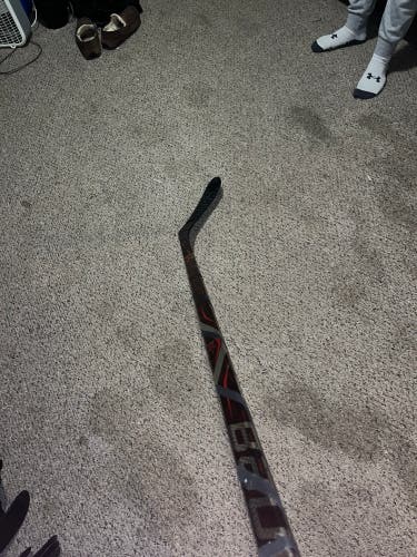 Senior Right Handed P28 Pro Stock Vapor ADV Hockey Stick