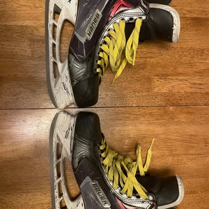 Used Bauer Regular Width  Size 10 Vapor APX2 Hockey Skates