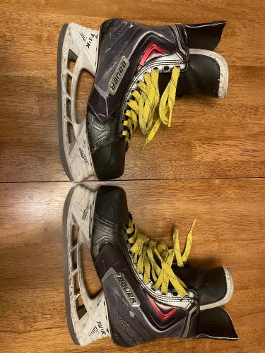 Used Bauer Regular Width  Size 10 Vapor APX2 Hockey Skates