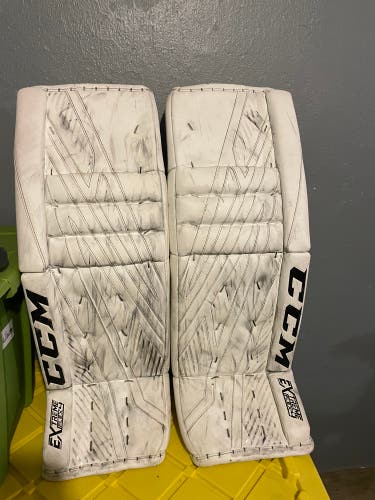 CCM Extreme Flex 4 Hockey Goalie Leg Pads