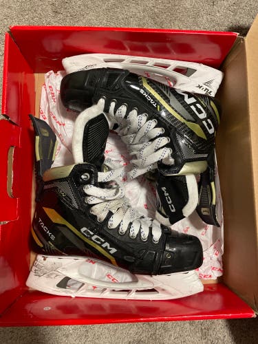 Senior CCM Regular Width Size 7 Tacks ASV Pro Hockey Skates