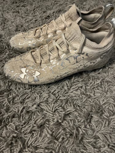 White & Silver UA Spotlight LUX
