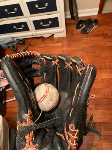 Right Hand Throw 11.75" A2000 Baseball Glove