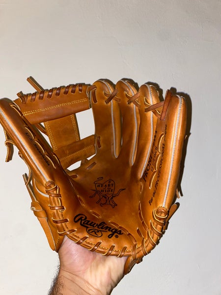 Rawling’s tan horween baseball glove