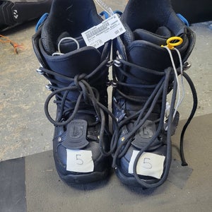 Used Burton Progression Junior 05 Boys' Snowboard Boots