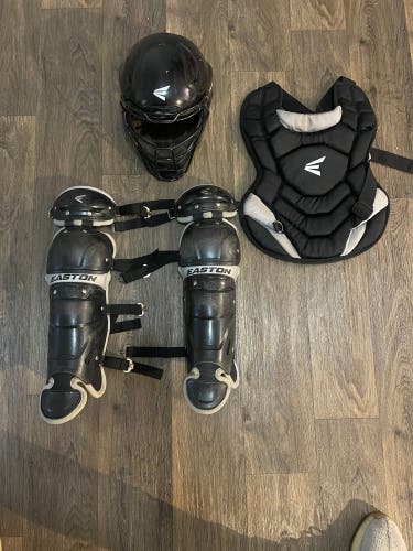 Easton Black Magic 2.0 Catcher's Set