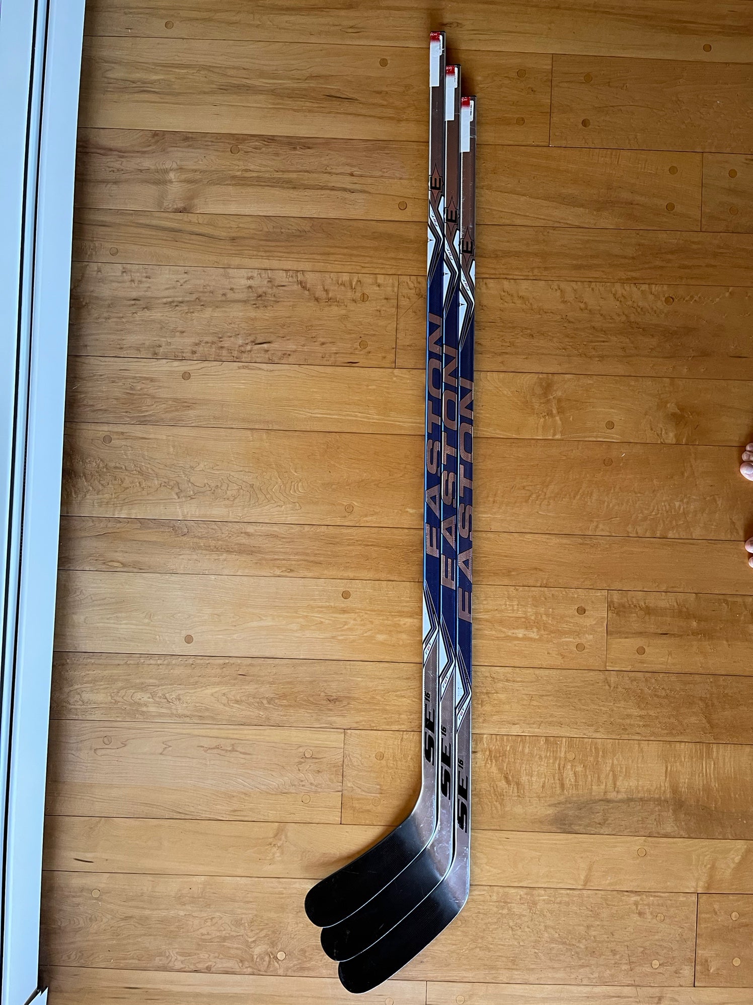 New Easton Synergy ST Sakic 85 P3 Right Hand Hockey Stick - Mid