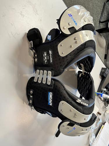 Used Youth 3XL (18-19") Gear Pro Tec Z-Cool Shoulder Pads